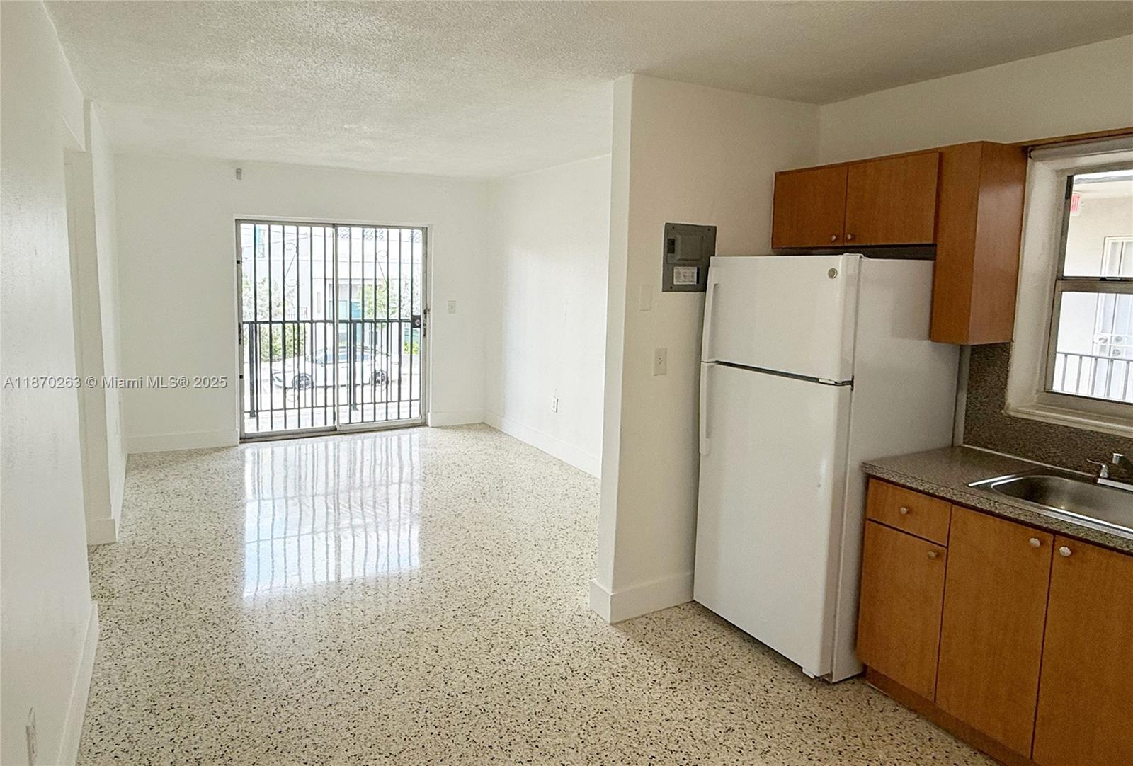 See details / sq. ft. $ 2025-09-02 0 Photo