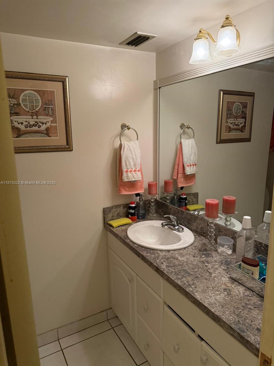 317-3 1 / 2 1062 sq. ft. $ 2025-09-23 0 Photo