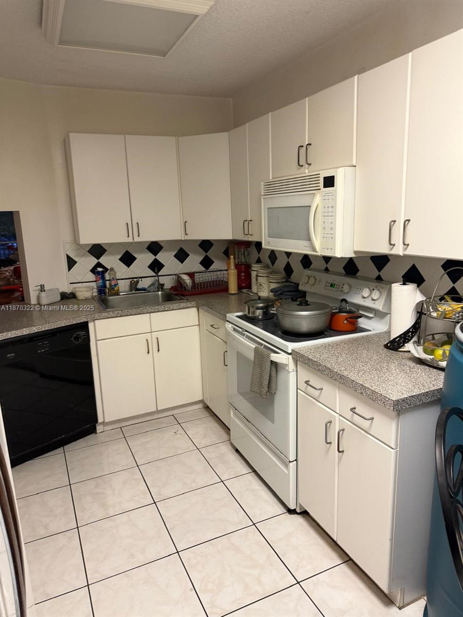 317-3 1 / 2 1062 sq. ft. $ 2025-09-23 0 Photo