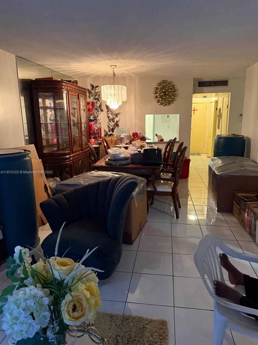 317-3 1 / 2 1062 sq. ft. $ 2025-09-23 0 Photo