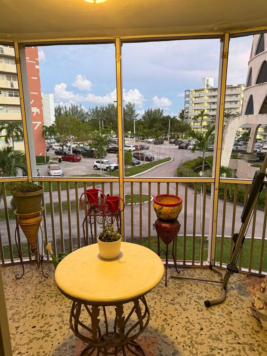 317-3 1 / 2 1062 sq. ft. $ 2025-09-23 0 Photo