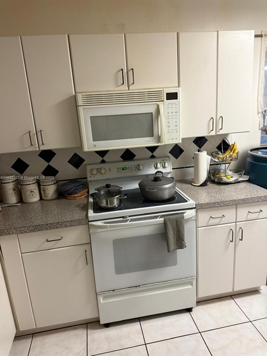317-3 1 / 2 1062 sq. ft. $ 2025-09-23 0 Photo