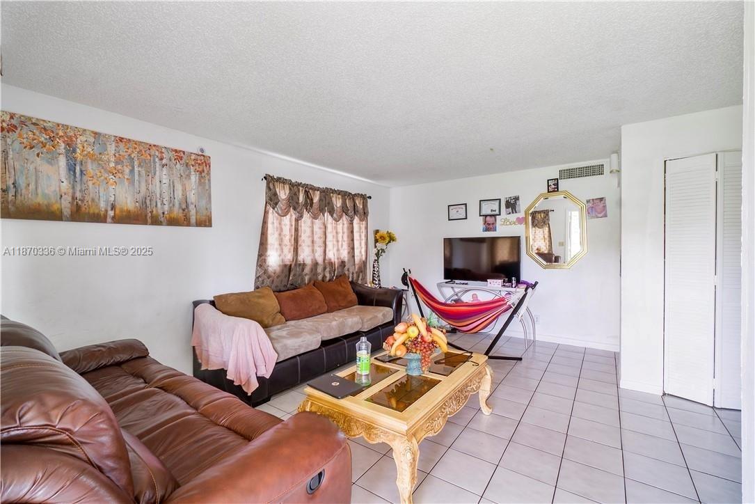   /  2906 sq. ft. $ 2025-09-02 0 Photo