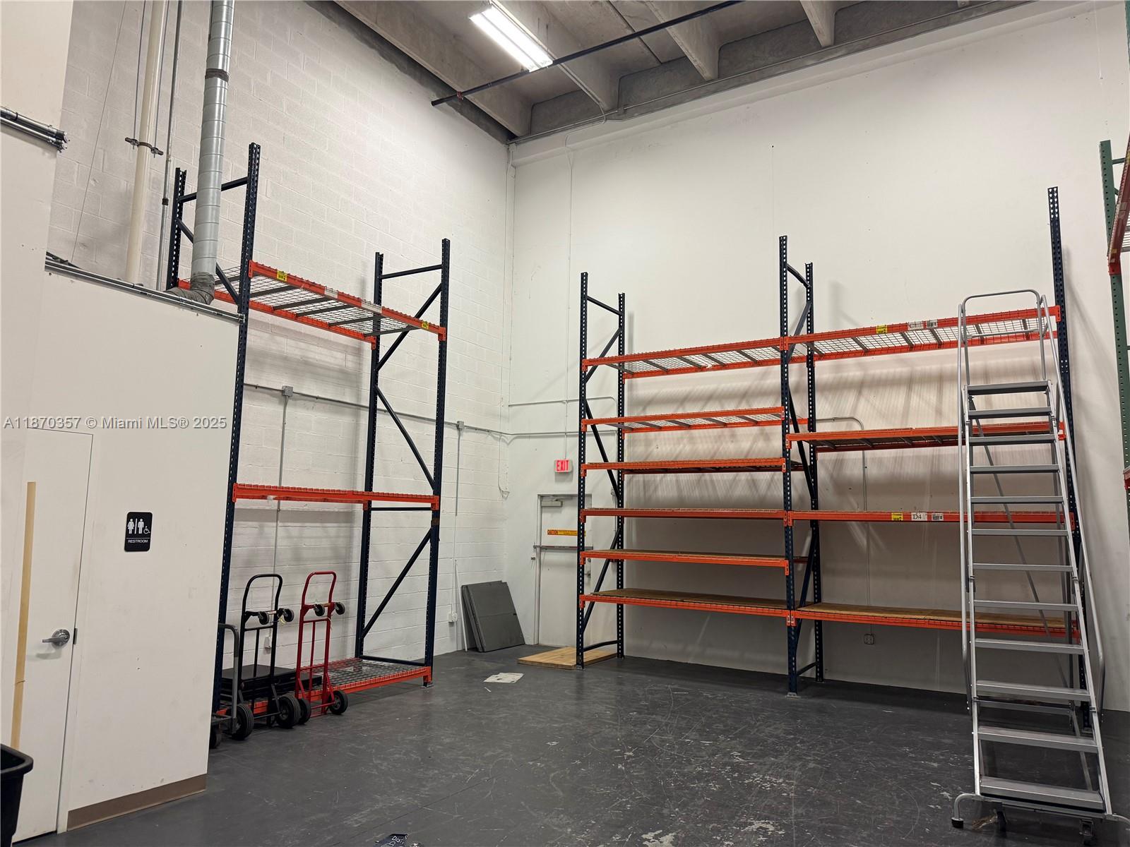 149  /   sq. ft. $ 2025-10-31 0 Photo