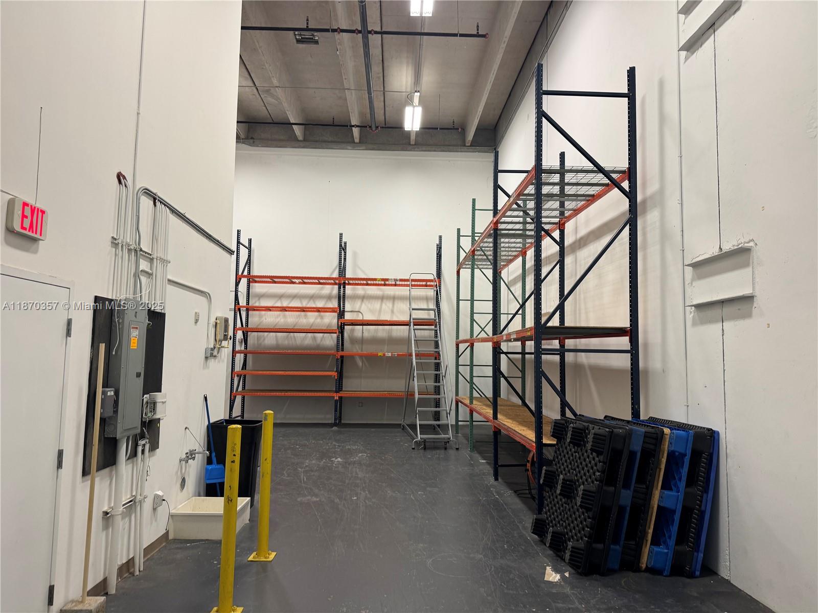 149  /   sq. ft. $ 2025-10-31 0 Photo