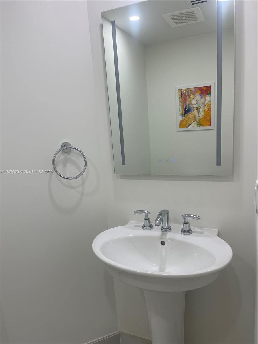 Photo of 1945 Ocean Dr  #1912, Hallandale Beach, Florida, 33009 - 