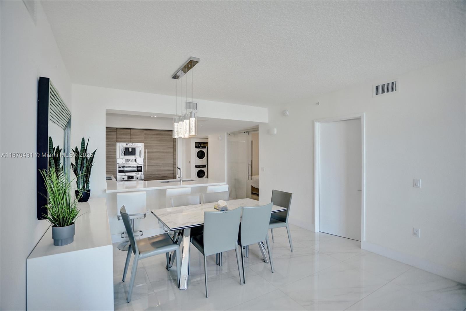 See details 5-1204 2 / 3 1541 sq. ft. $ 2025-09-02 0 Photo