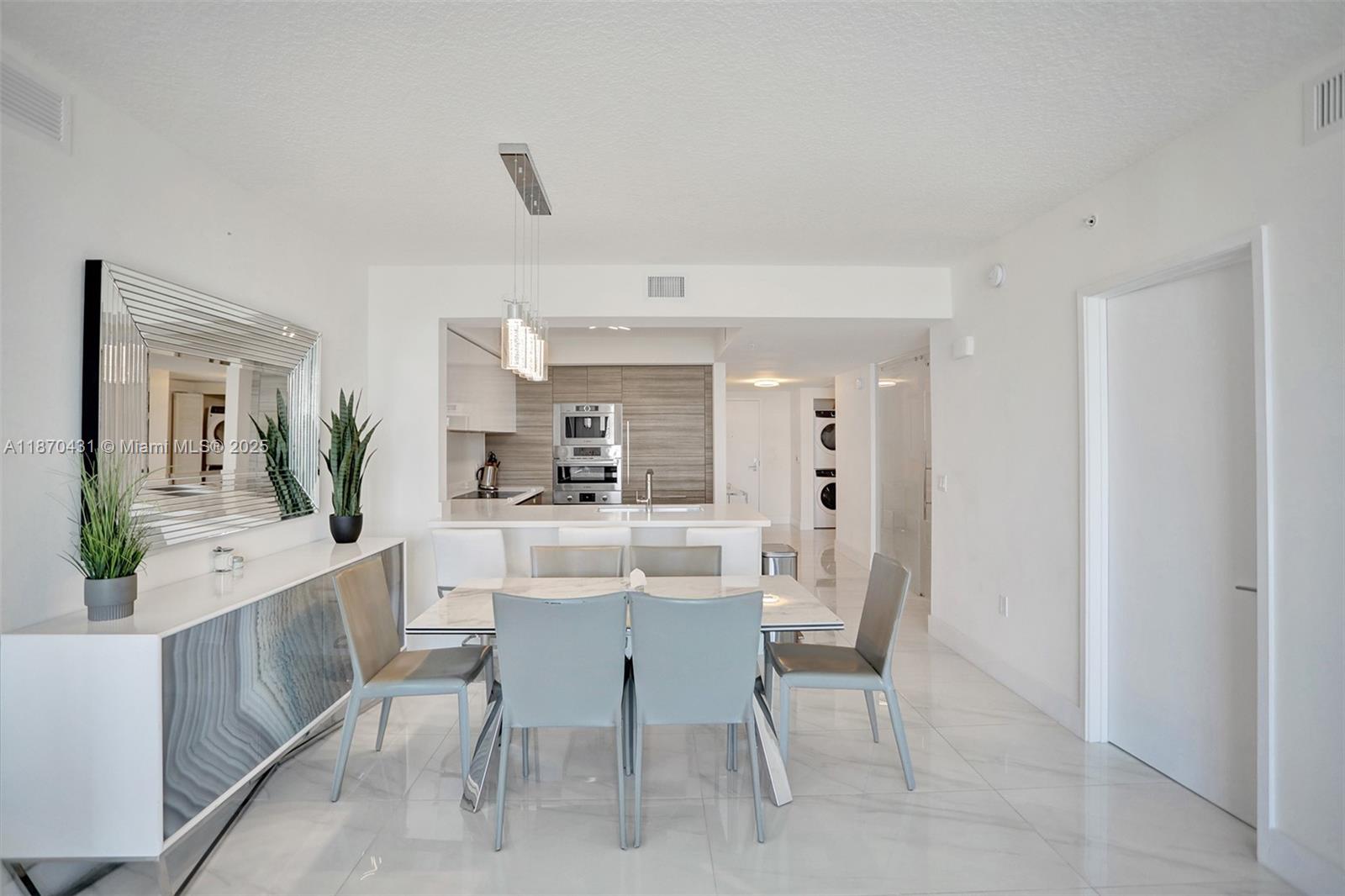 See details 5-1204 2 / 3 1541 sq. ft. $ 2025-09-02 0 Photo