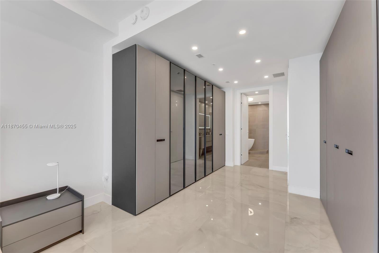 See details 4606 2 / 3 1614 sq. ft. $ 2025-09-02 0 Photo