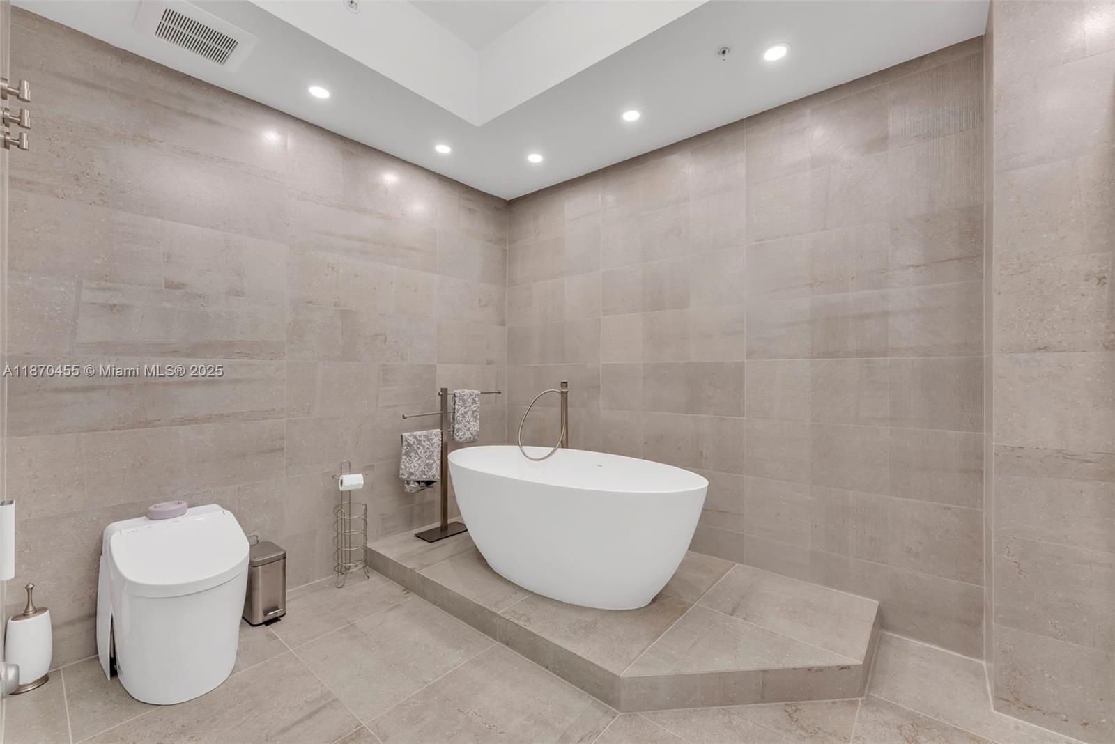See details 4606 2 / 3 1614 sq. ft. $ 2025-09-02 0 Photo