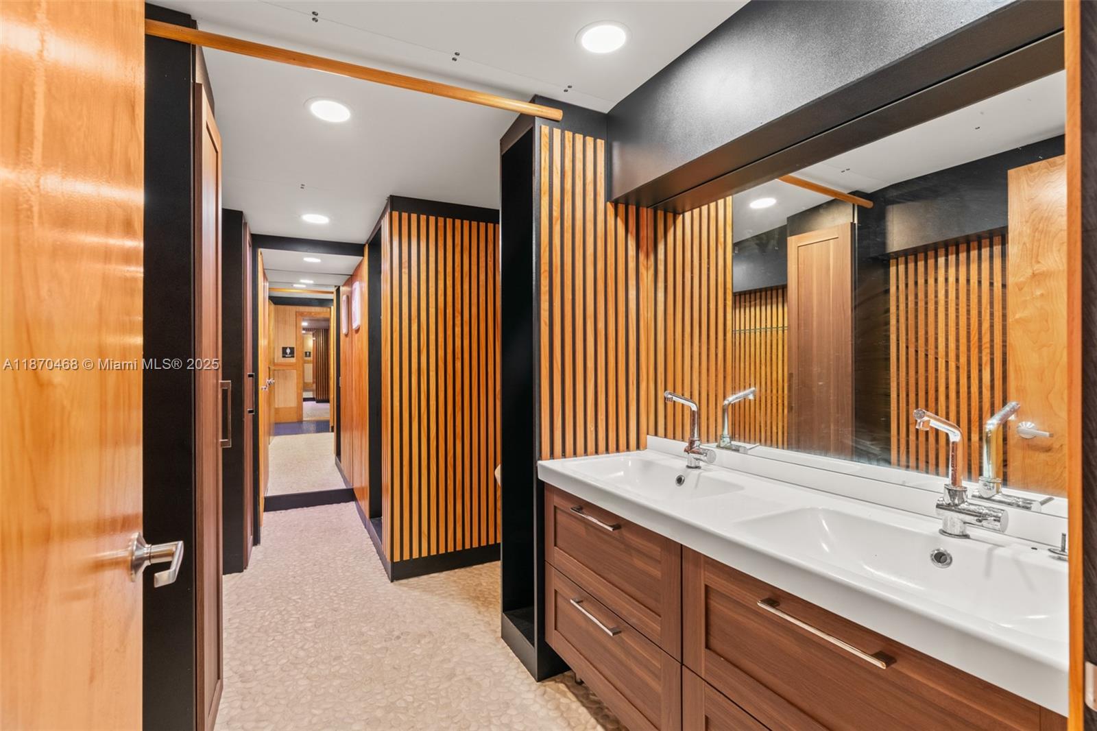   /   sq. ft. $ 2025-09-02 0 Photo