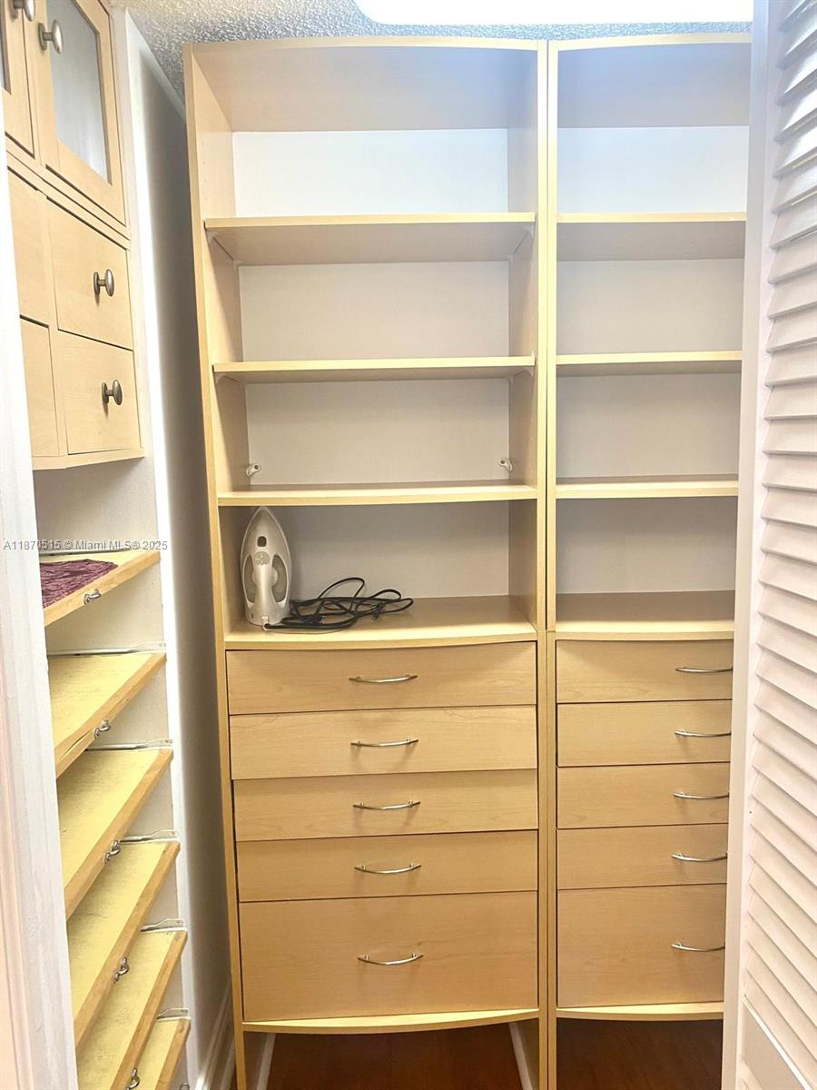 515 1 / 2 943 sq. ft. $ 2025-09-02 0 Photo