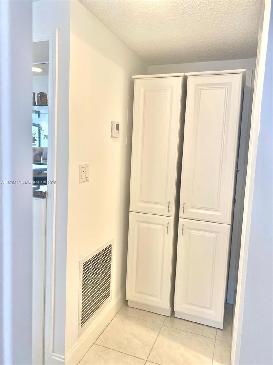 515 1 / 2 943 sq. ft. $ 2025-09-02 0 Photo