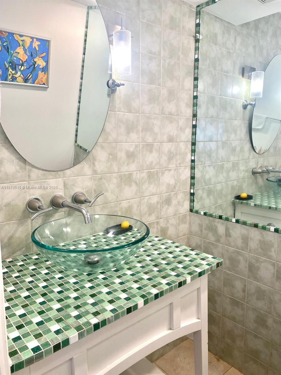 515 1 / 2 943 sq. ft. $ 2025-09-02 0 Photo