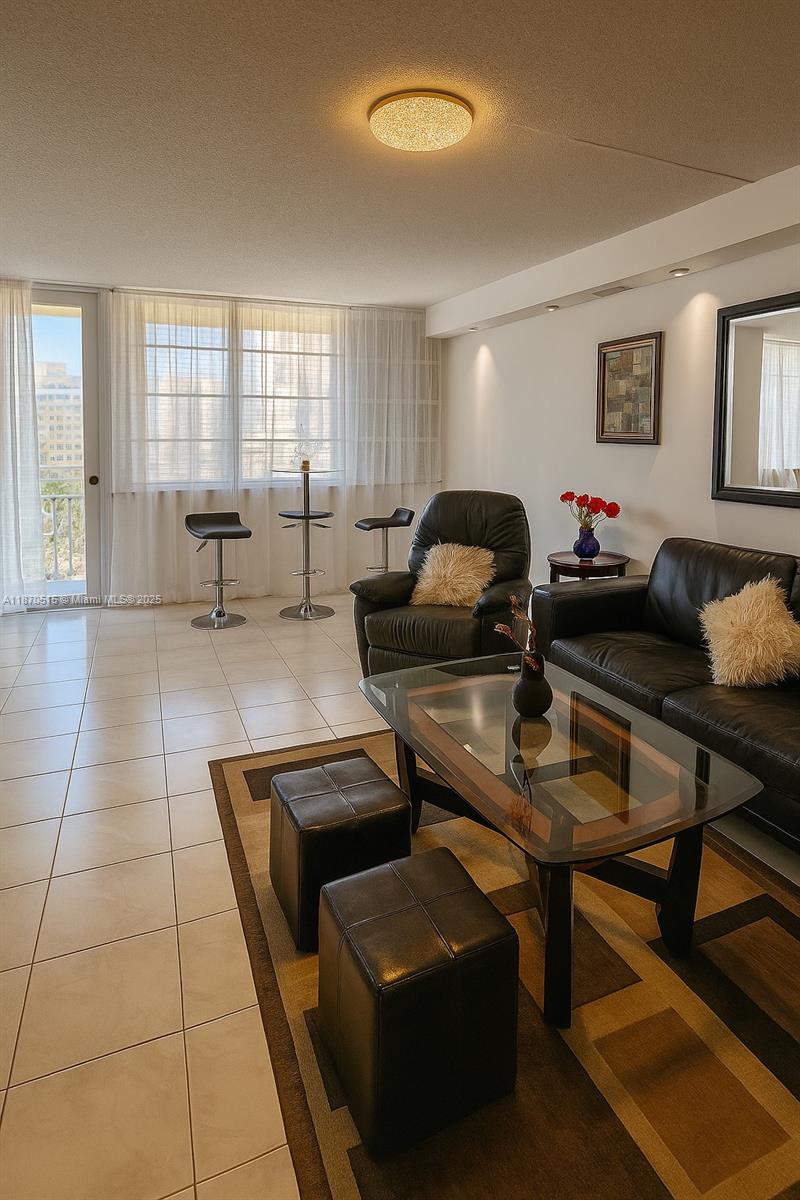 515 1 / 2 943 sq. ft. $ 2025-09-02 0 Photo