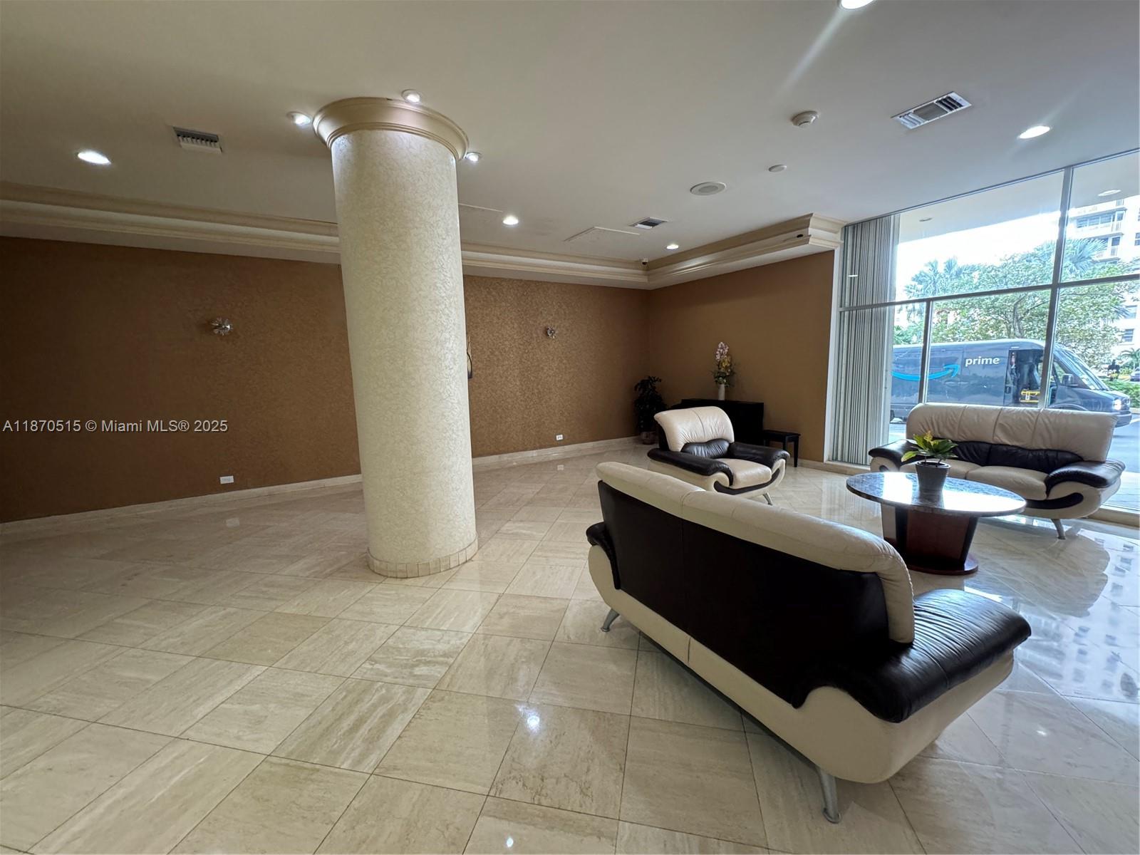 515 1 / 2 943 sq. ft. $ 2025-09-02 0 Photo