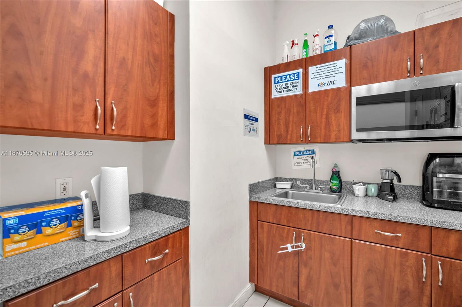 B-10  /   sq. ft. $ 2025-09-02 0 foto