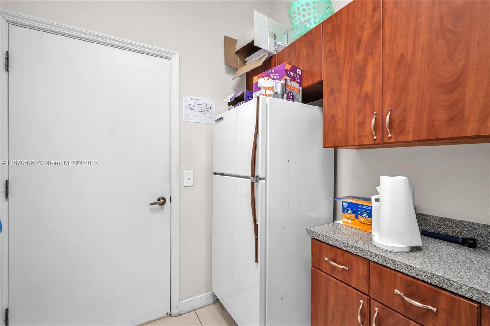 B-10  /   sq. ft. $ 2025-09-02 0 foto