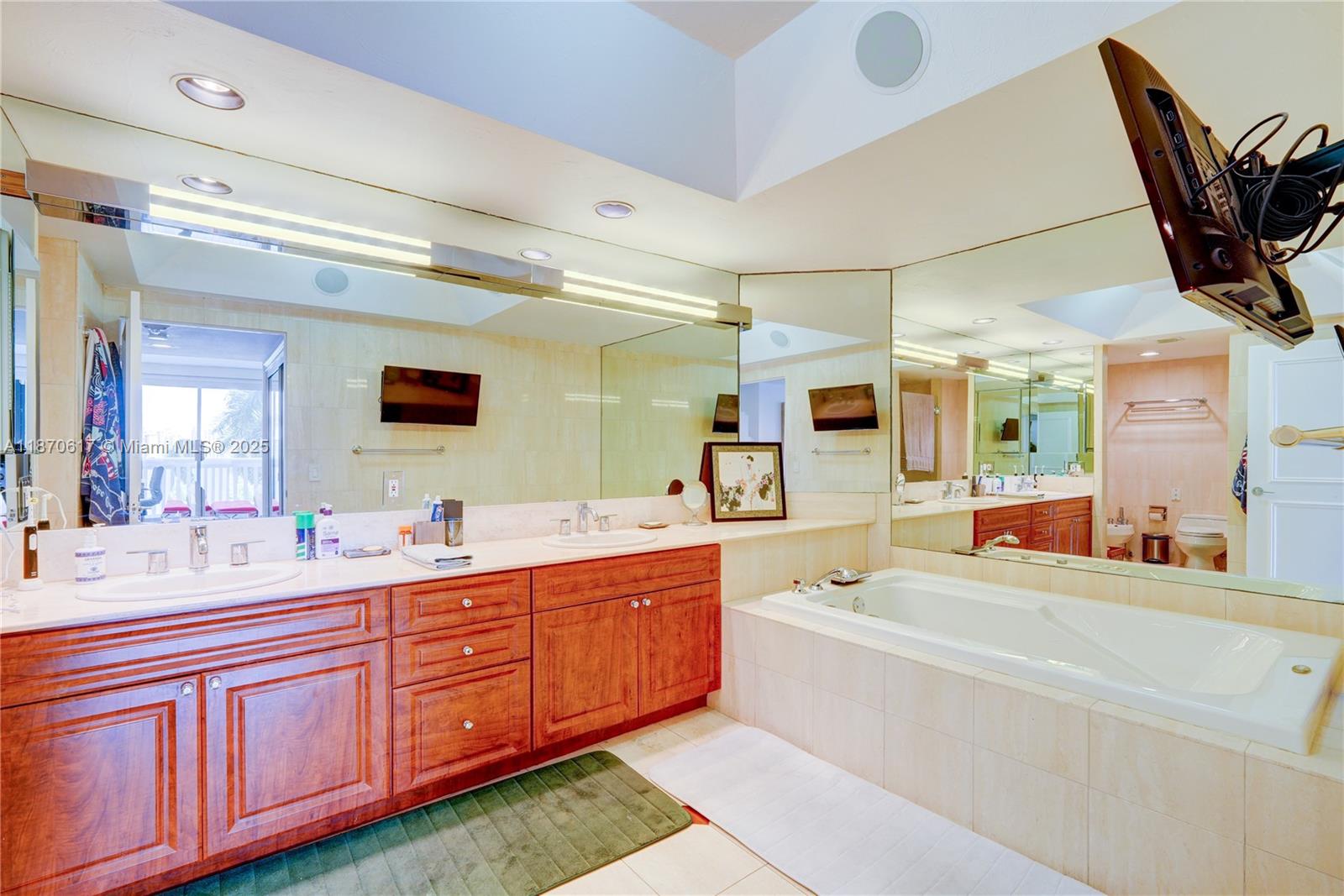 710 2 / 2 1750 sq. ft. $ 2025-09-02 0 Photo