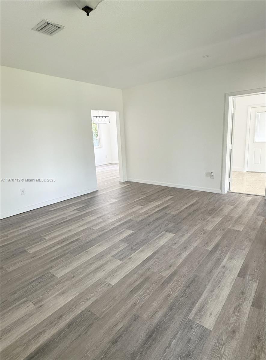 See details / 1825 sq. ft. $ 2025-09-02 0 Photo