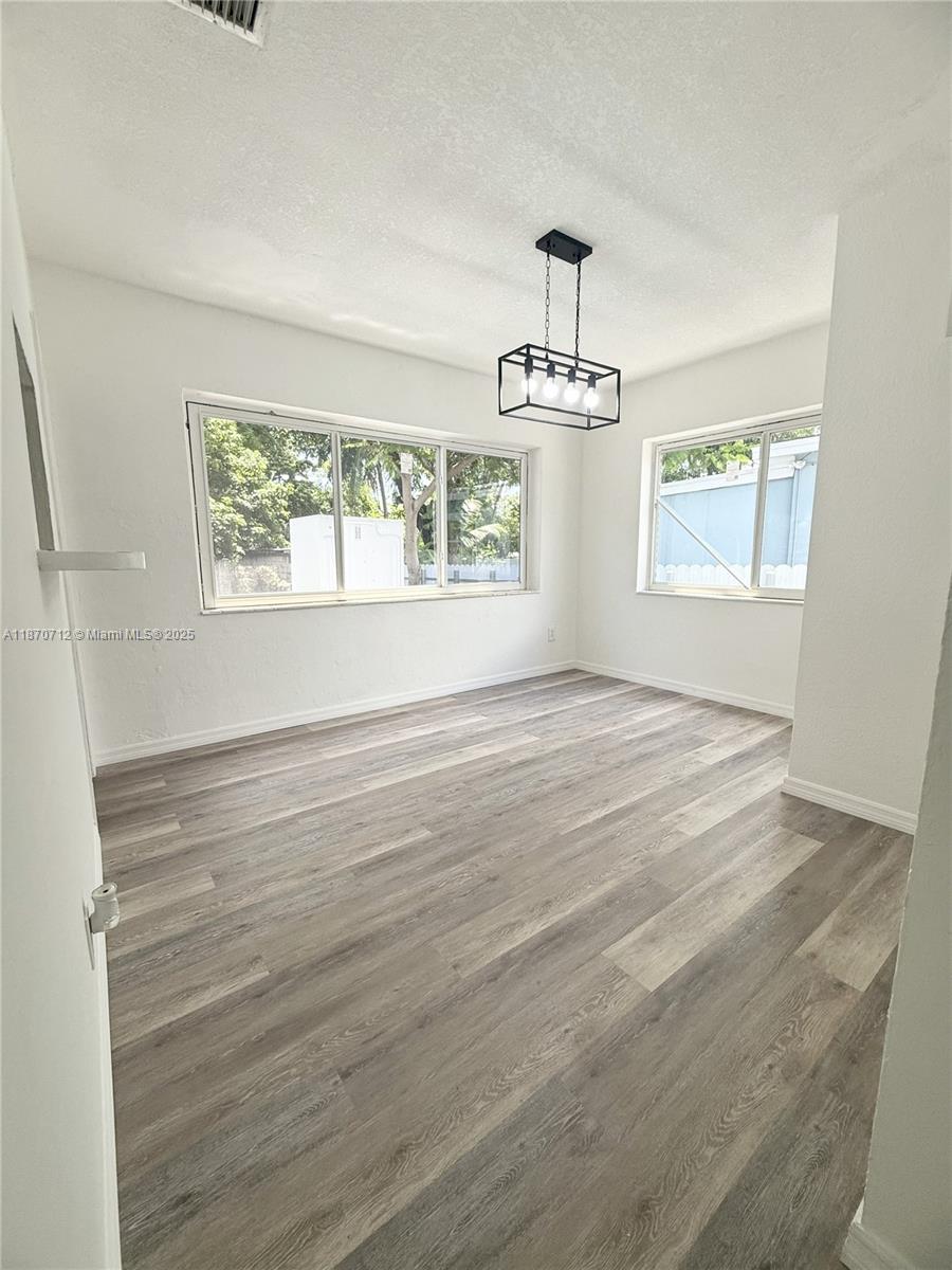See details / 1825 sq. ft. $ 2025-09-02 0 Photo