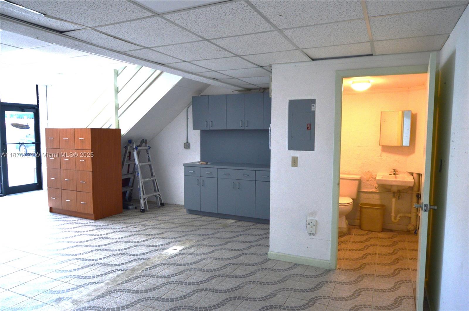 See details 8 / sq. ft. $ 2025-09-02 0 Photo