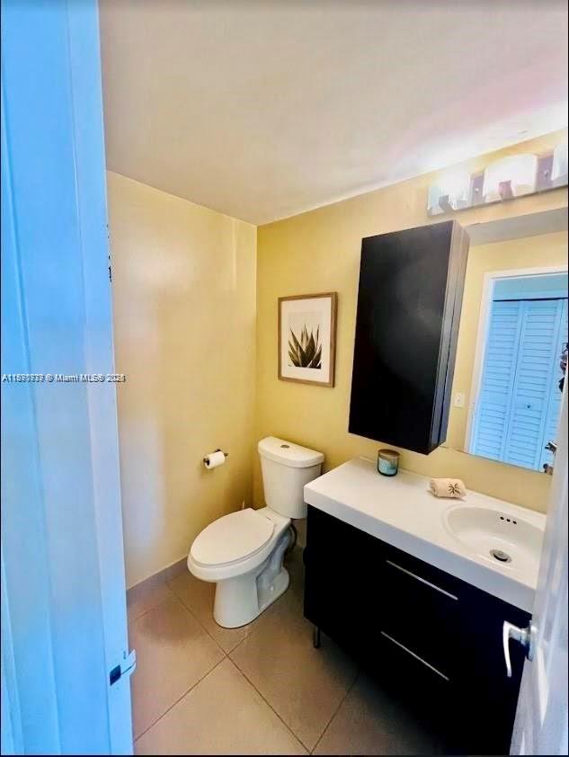 Photo of 3505 Ocean Dr  #911, Hollywood, Florida, 33019 - 