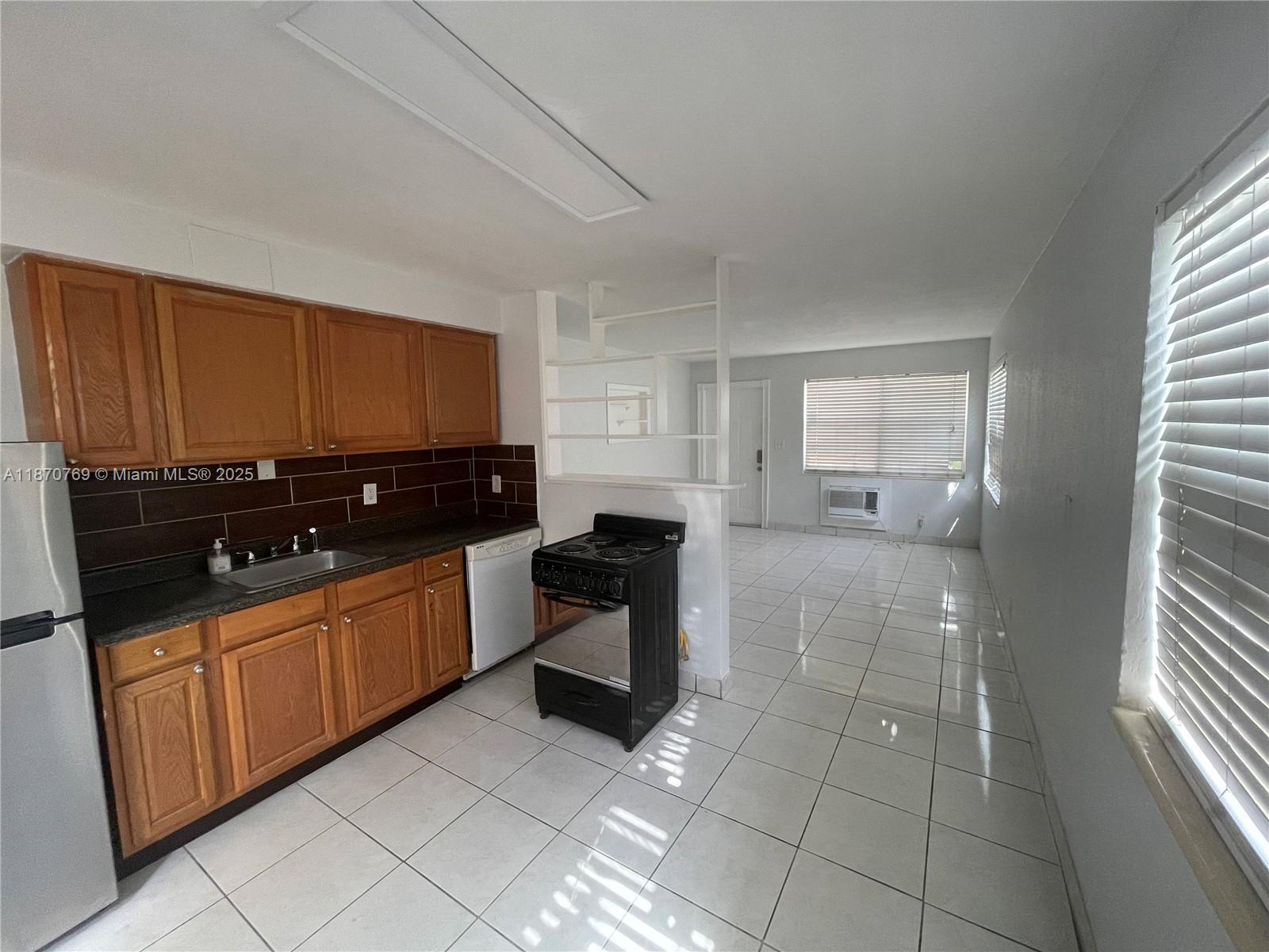 See details / 2028 sq. ft. $ 2025-09-02 0 Photo
