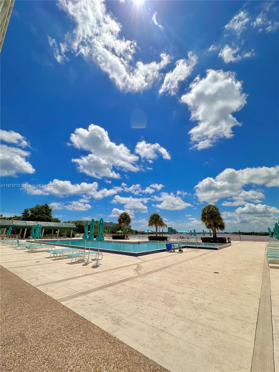 See details 701 1 / 2 762 sq. ft. $ 2025-09-16 0 Photo