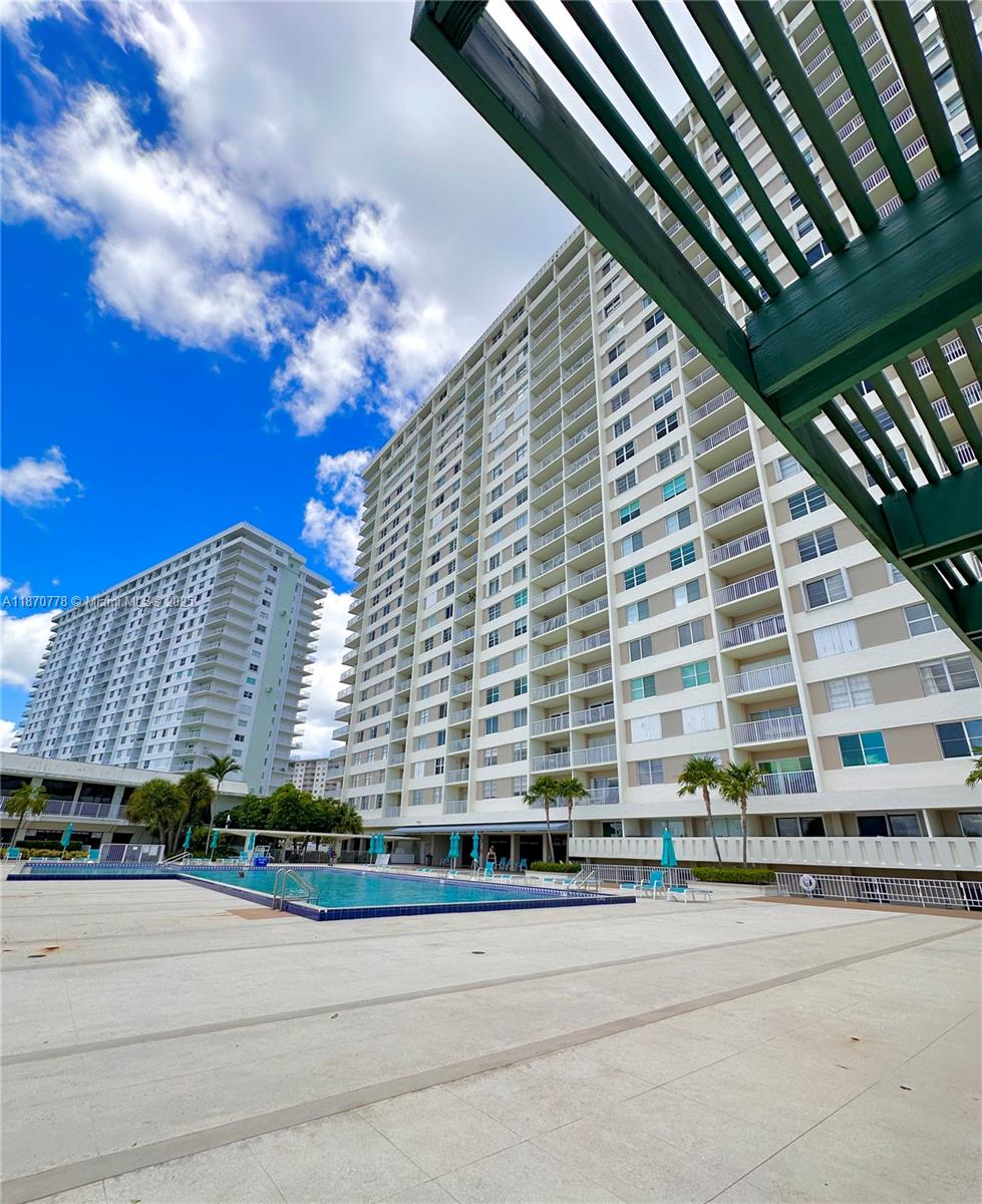 See details 701 1 / 2 762 sq. ft. $ 2025-09-16 0 Photo