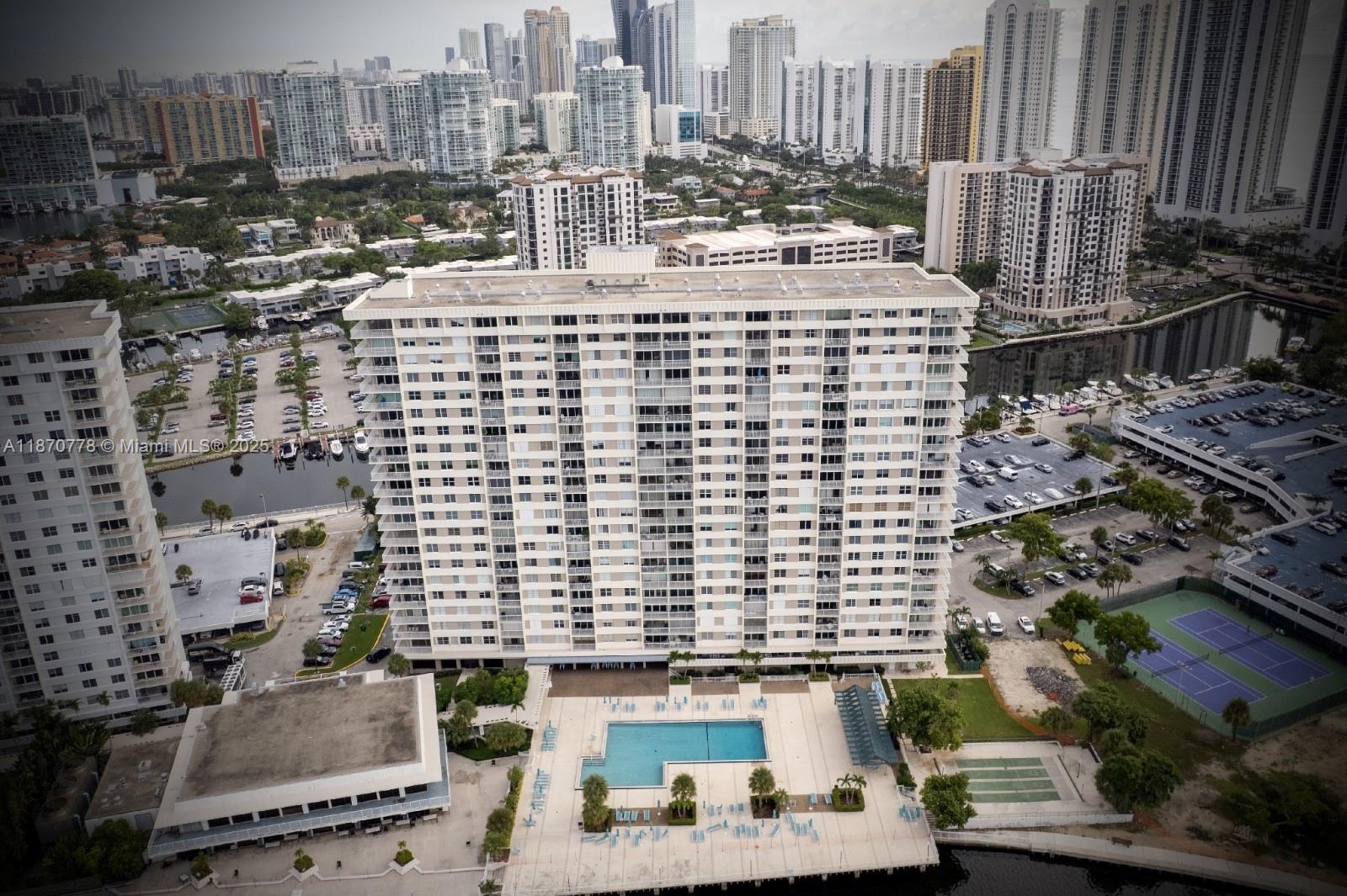 See details 701 1 / 2 762 sq. ft. $ 2025-09-16 0 Photo