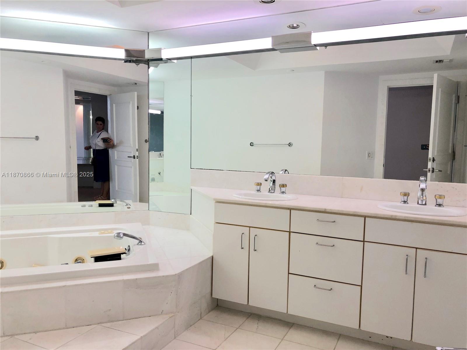 902 2 / 2 1910 sq. ft. $ 2025-09-08 0 Photo
