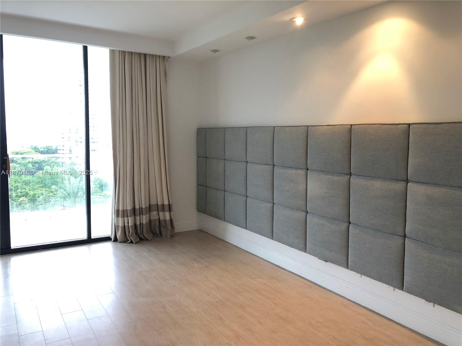 902 2 / 2 1910 sq. ft. $ 2025-09-08 0 Photo