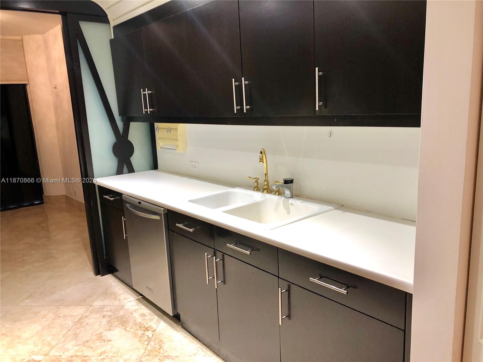 902 2 / 2 1910 sq. ft. $ 2025-09-08 0 Photo