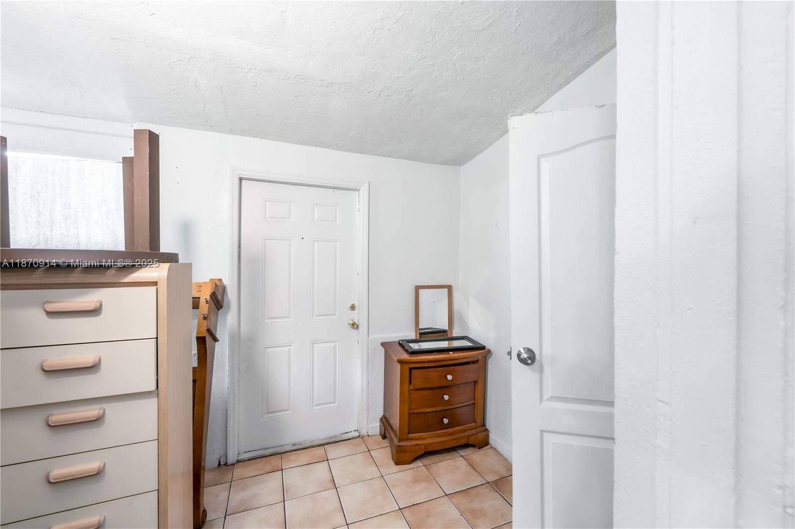 See details / 2318 sq. ft. $ 2025-09-02 0 Photo