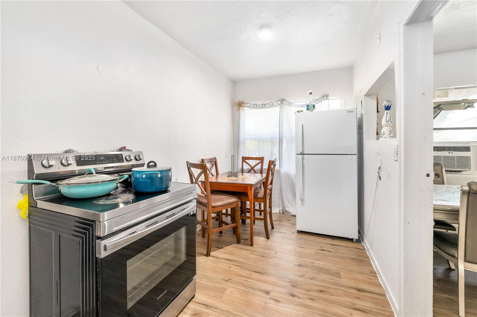 See details / 2318 sq. ft. $ 2025-09-02 0 Photo
