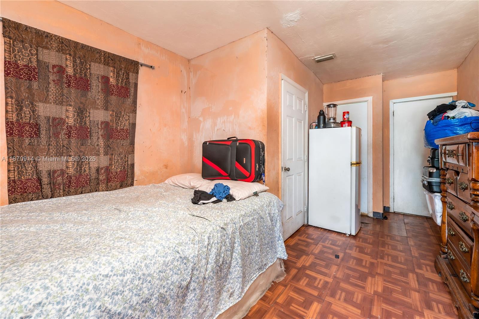 See details / 2318 sq. ft. $ 2025-09-02 0 Photo