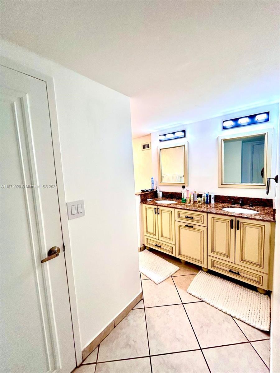 Photo of 3725 Ocean Dr  #1116, Hollywood, Florida, 33019 - 