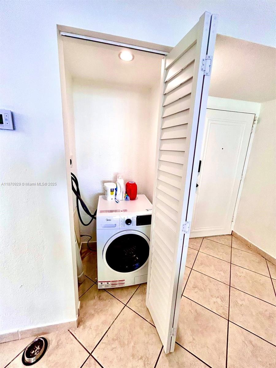 Photo of 3725 Ocean Dr  #1116, Hollywood, Florida, 33019 - 
