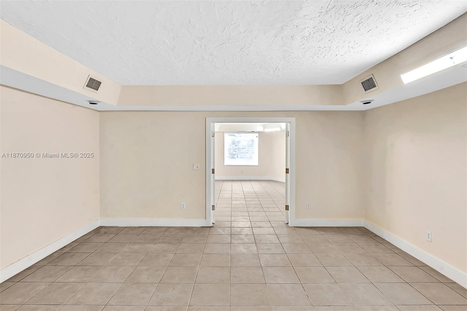 See details 313-317 / sq. ft. $ 2025-09-02 0 Photo