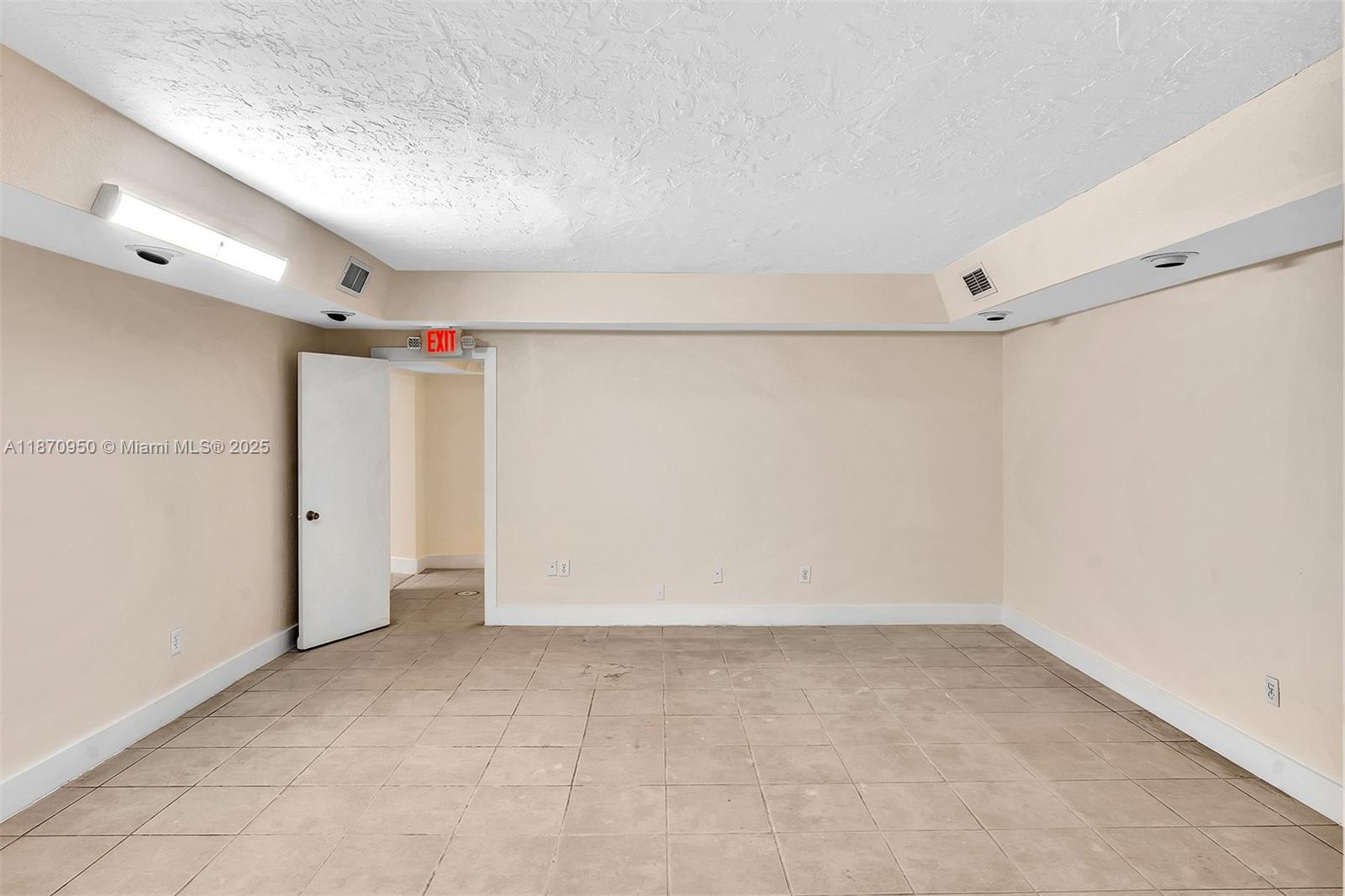 See details 313-317 / sq. ft. $ 2025-09-02 0 Photo