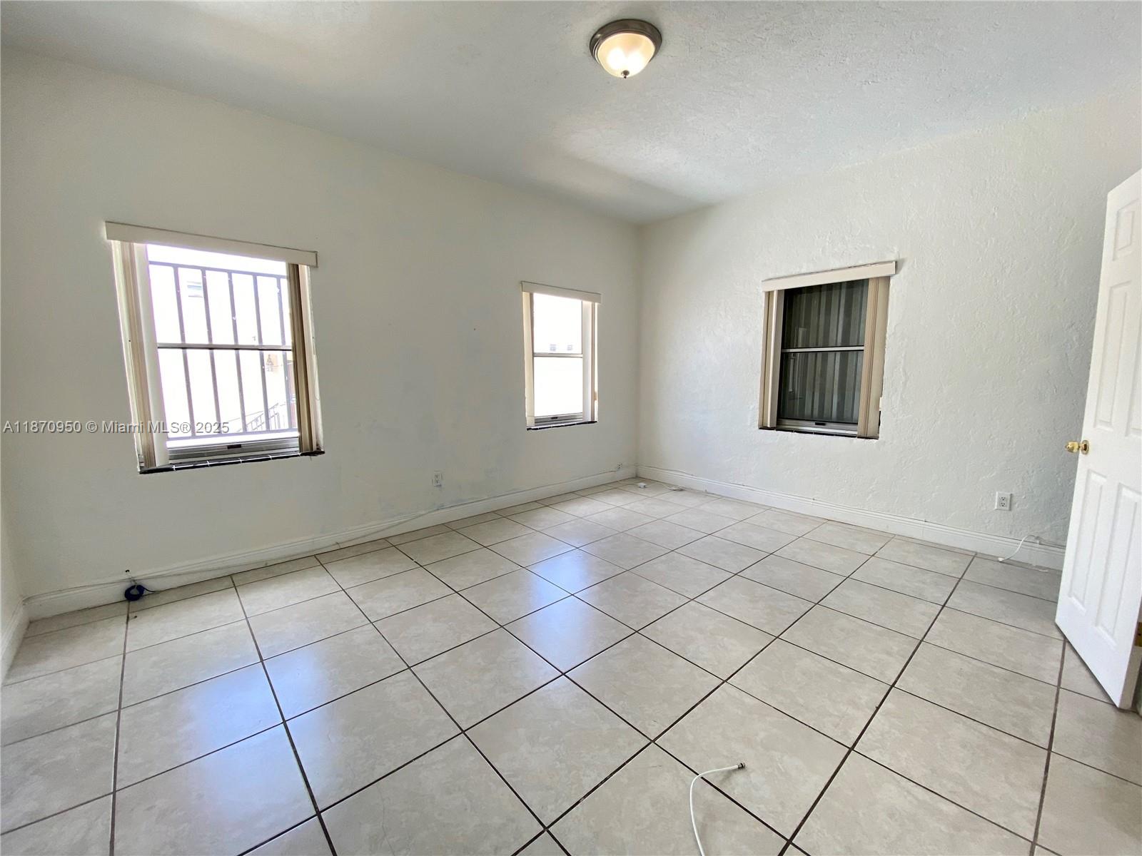 See details 313-317 / sq. ft. $ 2025-09-02 0 Photo