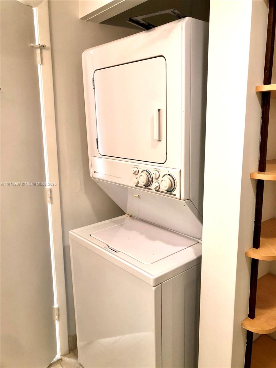 712 2 / 2 1350 sq. ft. $ 2025-09-15 0 Photo