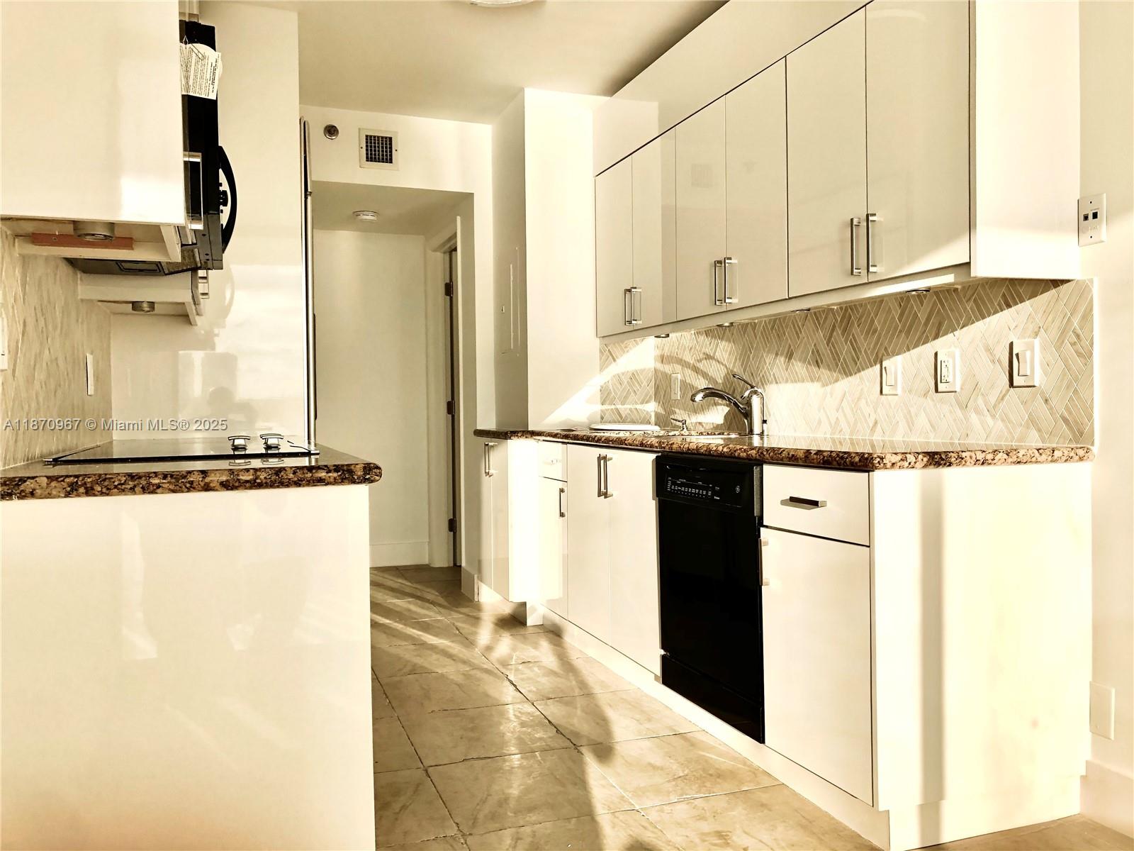 712 2 / 2 1350 sq. ft. $ 2025-09-15 0 Photo