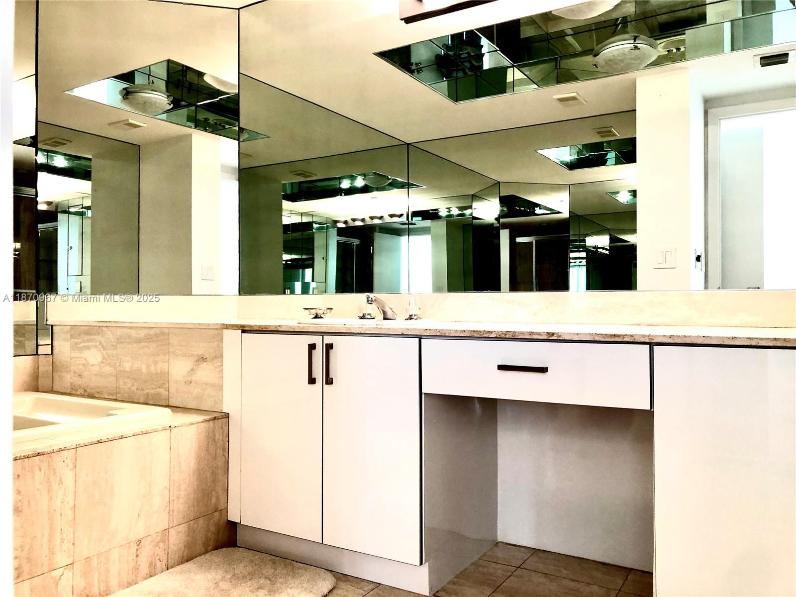 712 2 / 2 1350 sq. ft. $ 2025-09-15 0 Photo