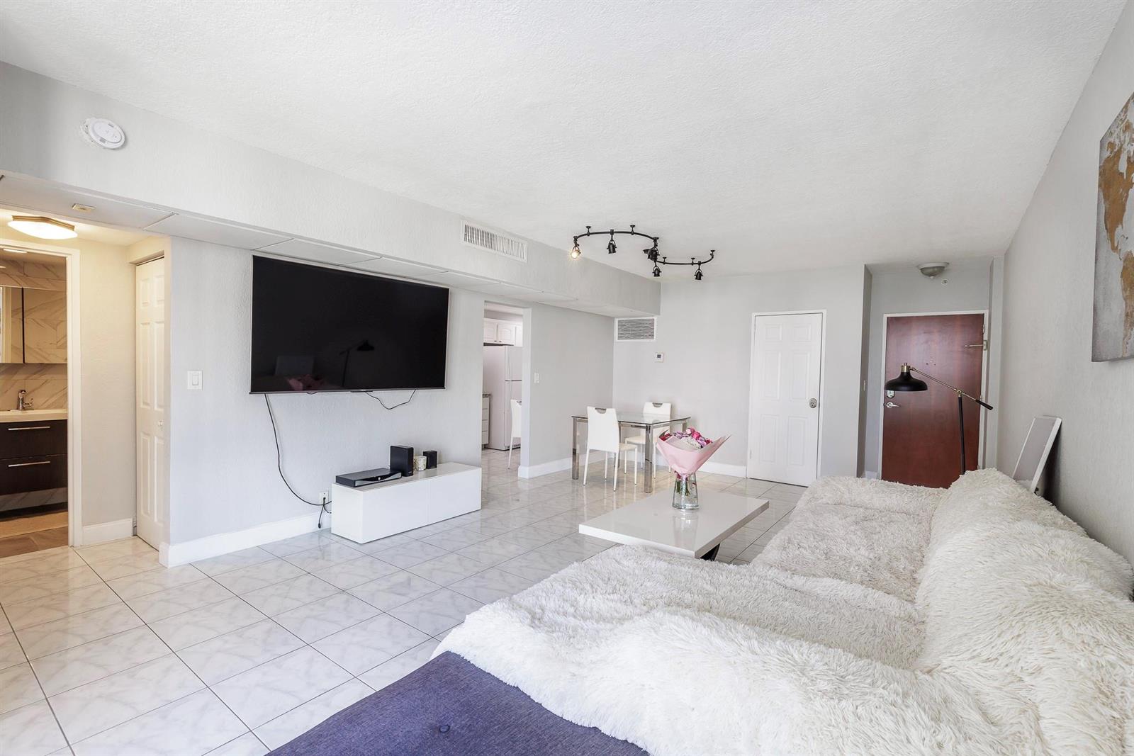 Photo of 3801 Ocean #10S, Hollywood, Florida, 33019 - Photo 2