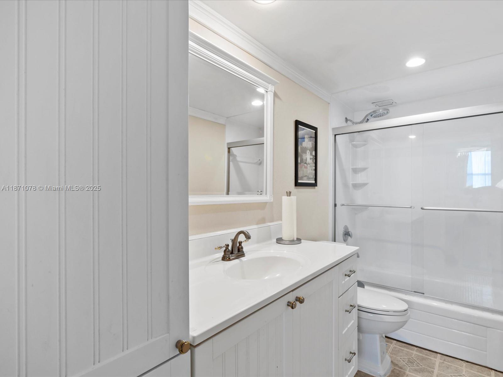 Photo of 437 Golden Isles Dr  #9H, Hallandale Beach, Florida, 33009 - Suite Bathroom
