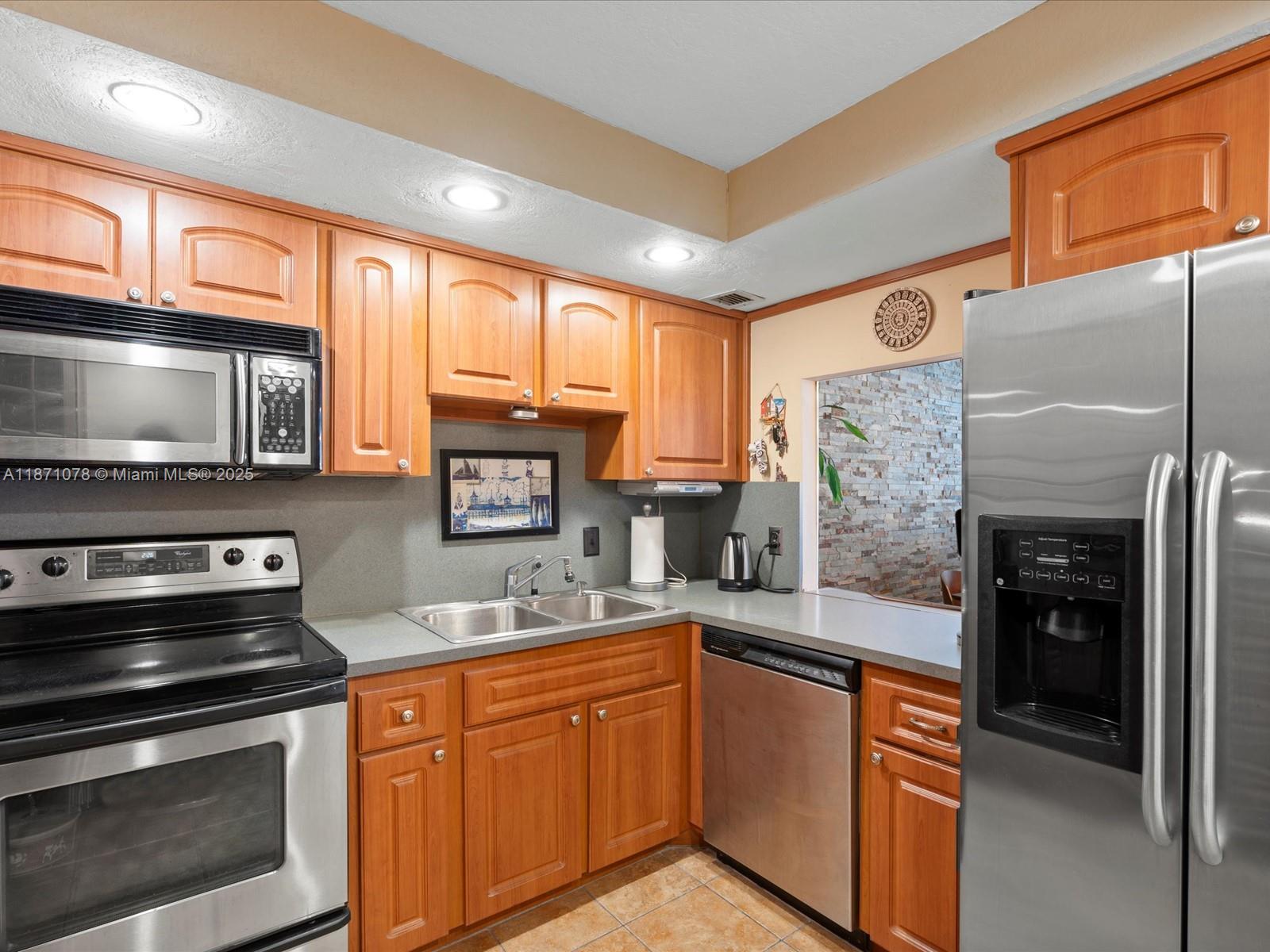 Photo of 437 Golden Isles Dr  #9H, Hallandale Beach, Florida, 33009 - 