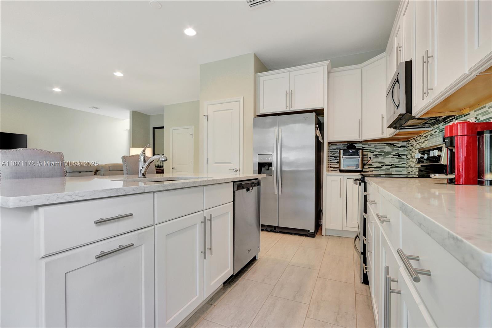 See details 4 / 3 2423 sq. ft. $ 2025-09-03 0 Photo