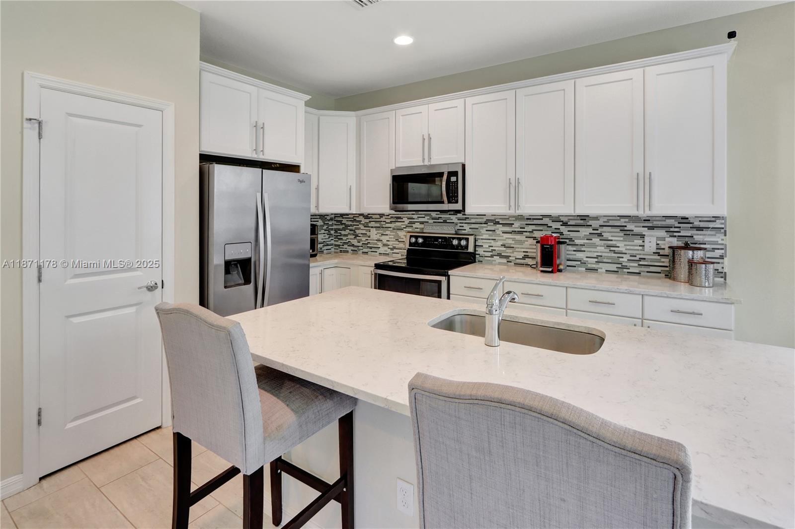 See details 4 / 3 2423 sq. ft. $ 2025-09-03 0 Photo